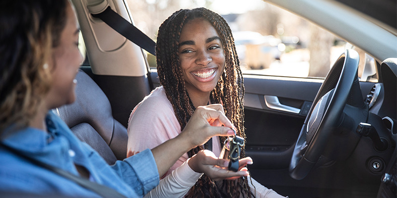 mother giving daughter car keys